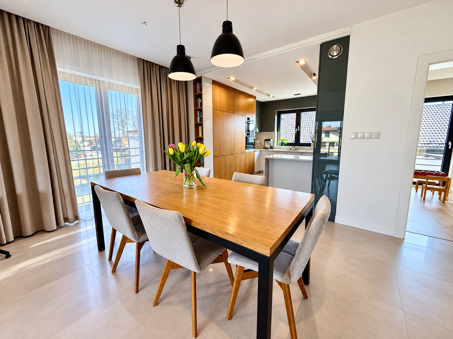 Jadalnia z kuchnią w apartamencie — fotografia z katalogu e-LAW